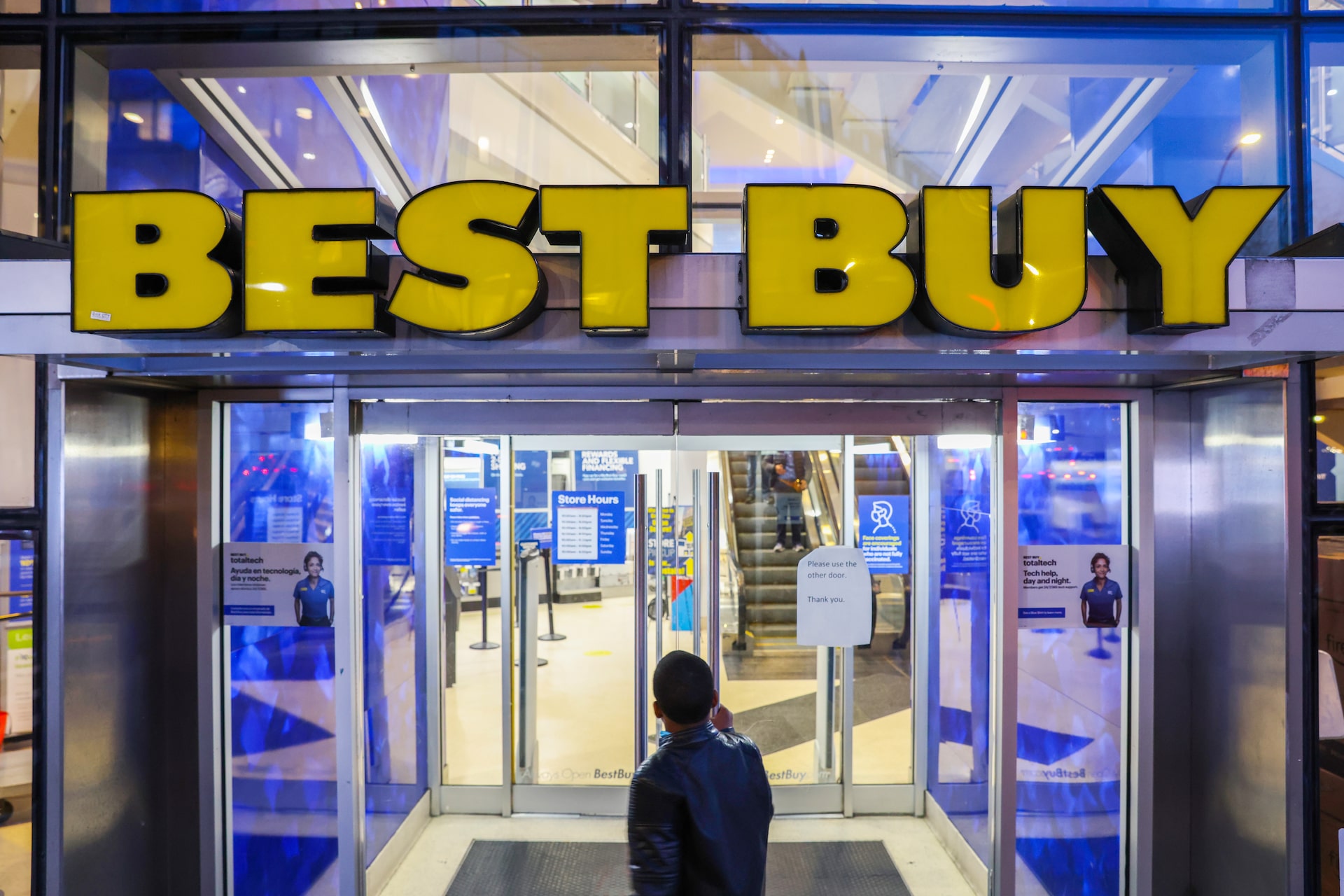 Find the nearest Best Buy store location near you | Best Buy Canada