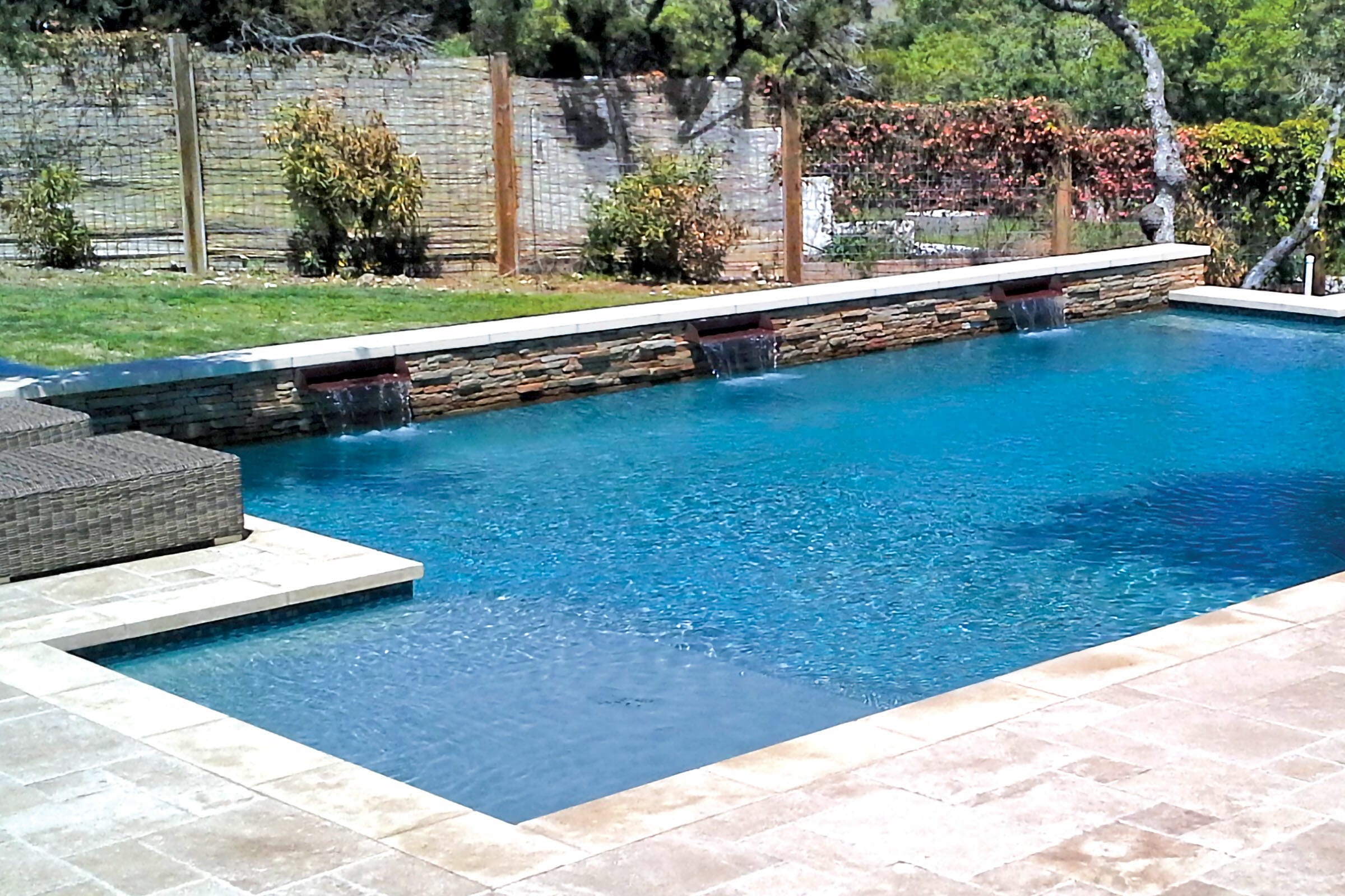 What is a raised bond beam? | CPC Pools