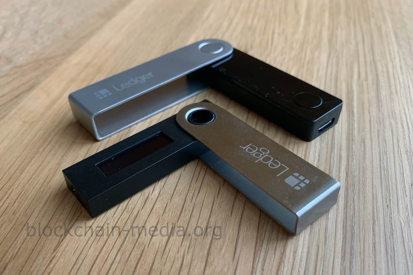 Ledger Nano S vs X — Which Crypto Hardware Wallet to Pick? | CoinCodex