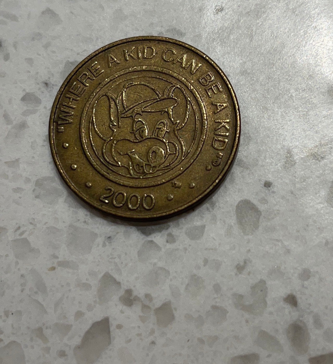 Token - Chuck E Cheese (Brass) - United States – Numista