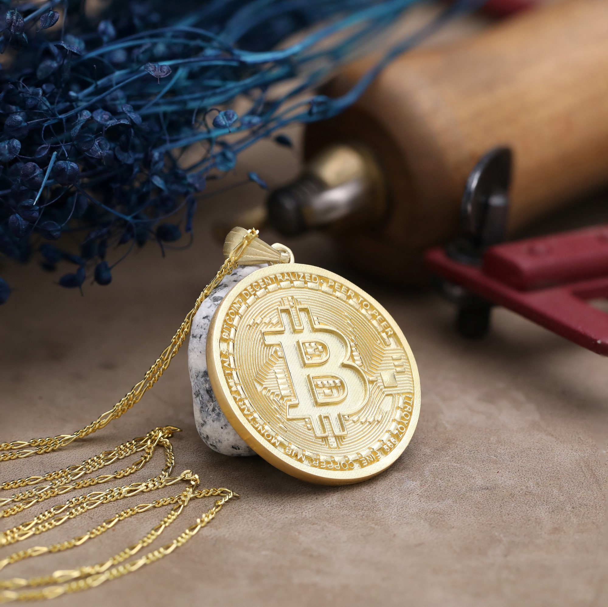 Bitcoin Necklace chain Pendant Commemorative Round Collectors (Silver)