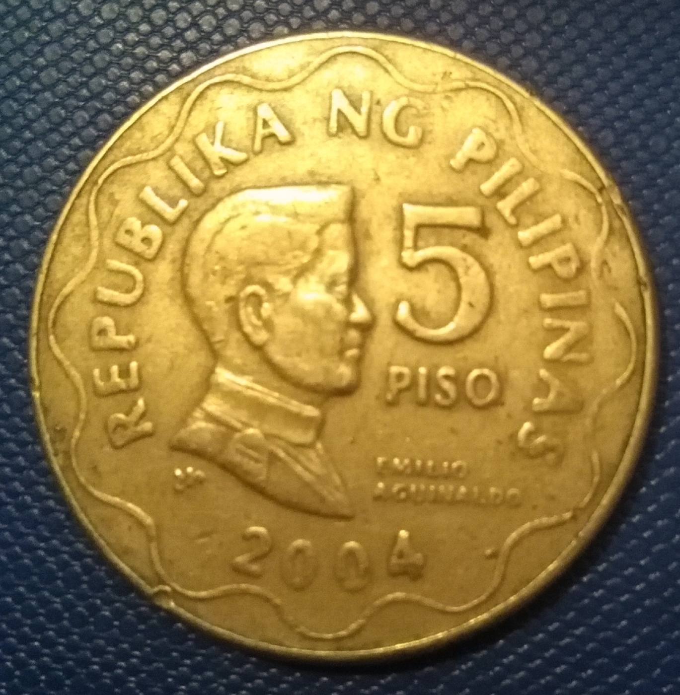 Philippine Money - Peso Coins and Banknotes: 5 Peso Coin - Improved Flora and Fauna Series