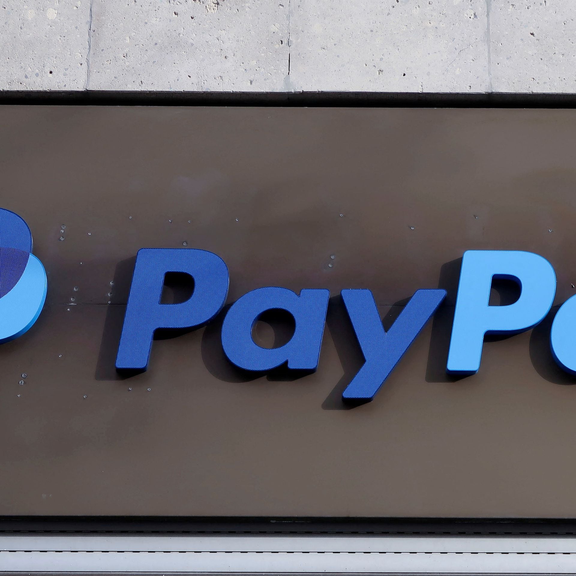 Bitcoin up as market digests PayPal stablecoin launch