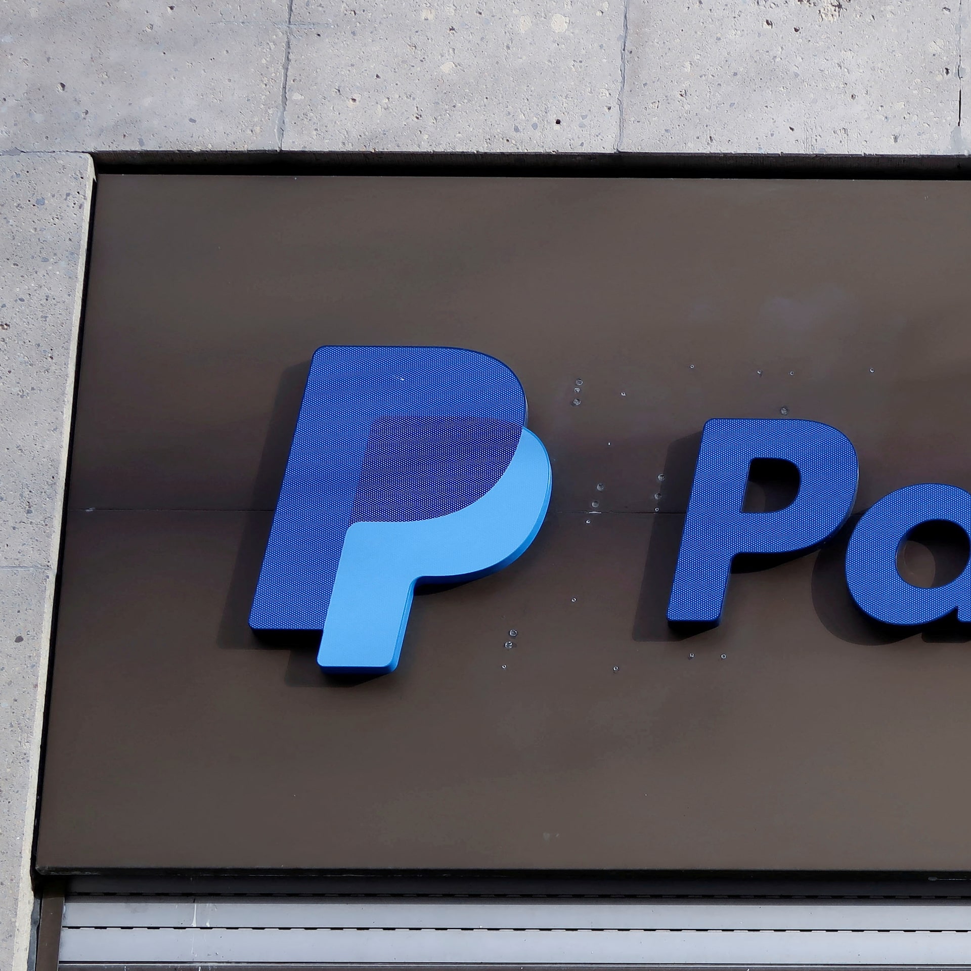 Bitcoin up as market digests PayPal stablecoin launch