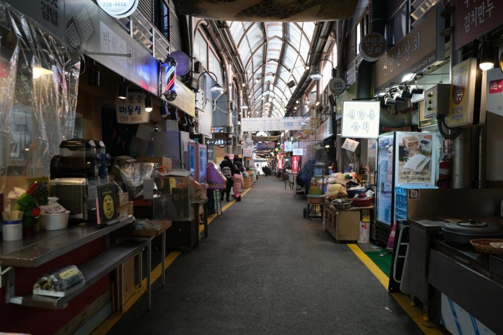 Creatrip: Tongin Market Doshirak Cafe - Seoul/Korea (Travel Guide)