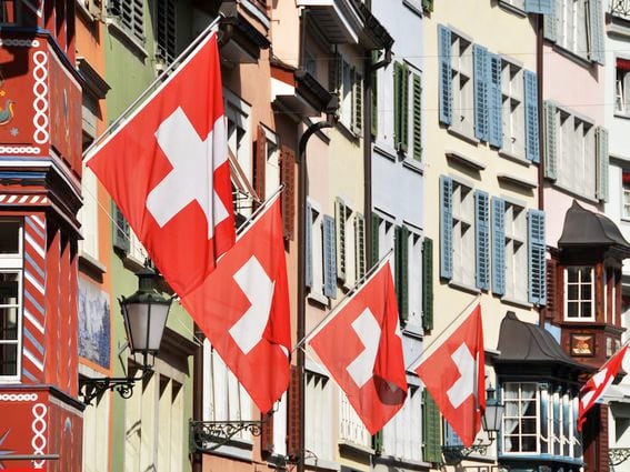 Swiss Bank Lets Investors Bet Against Bitcoin