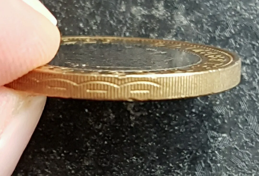 Two pound coin - Wikipedia