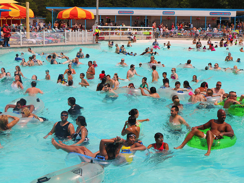 Giant Wave Pool at Wet'n'Wild Gold Coast