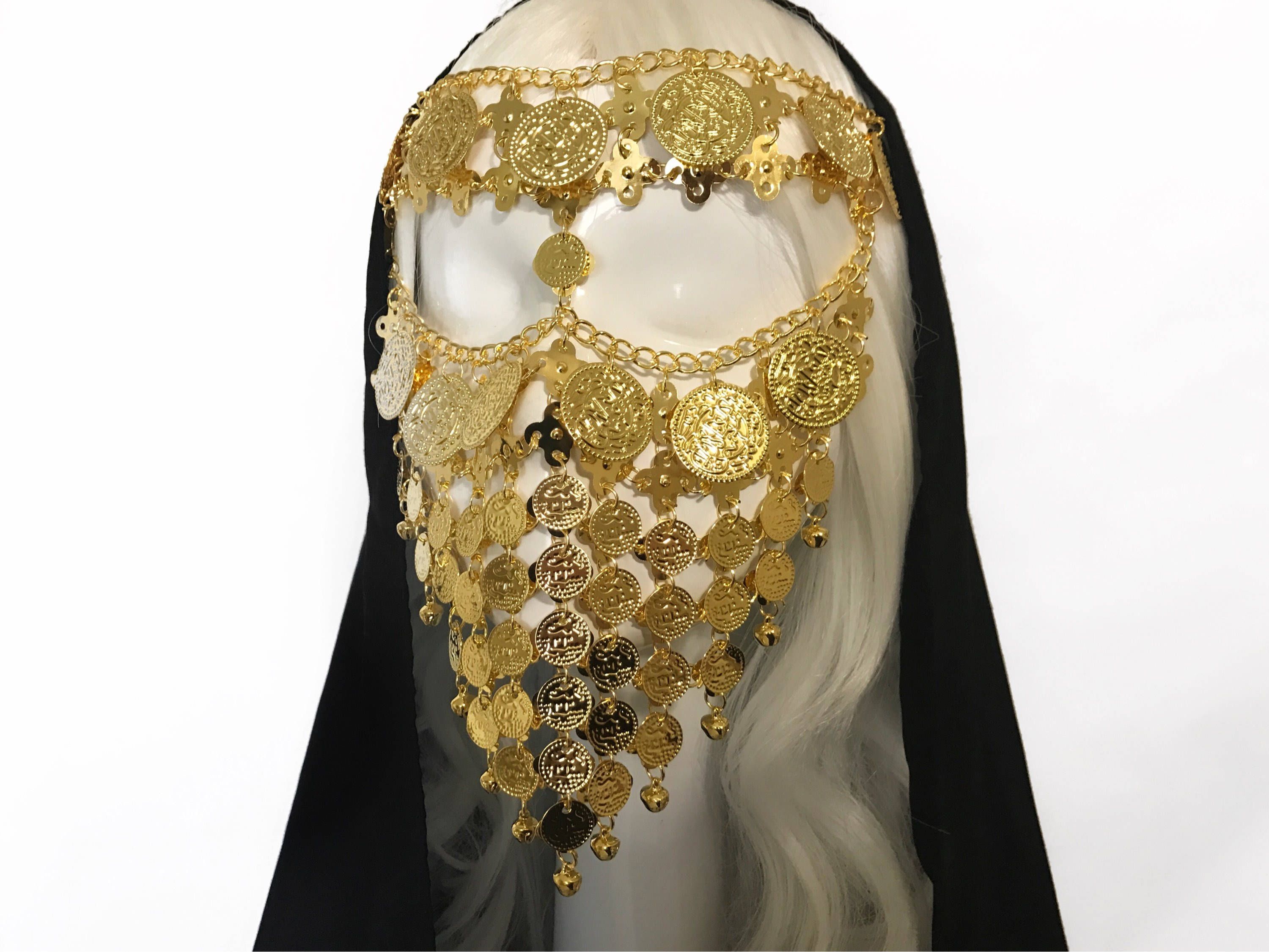 Bedouin Style Gold Coin Face Veil with Gem | ecobt.ru | Jóias da disney, Jóias, Tiaras