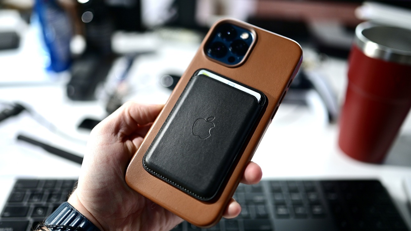 iPhone Leather Wallet with MagSafe - Golden Brown – Aleph ألف