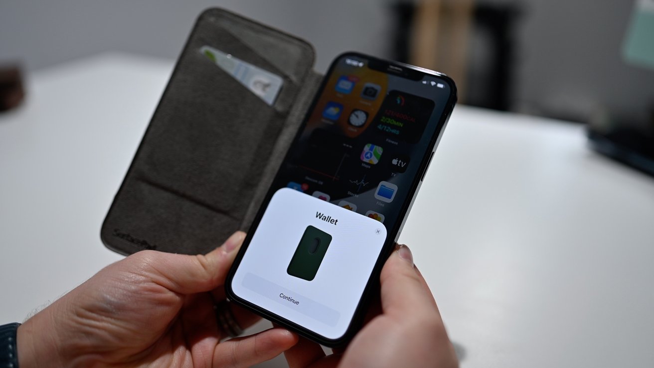 Hands-On With Apple's New Find My-Enabled MagSafe Wallet - MacRumors