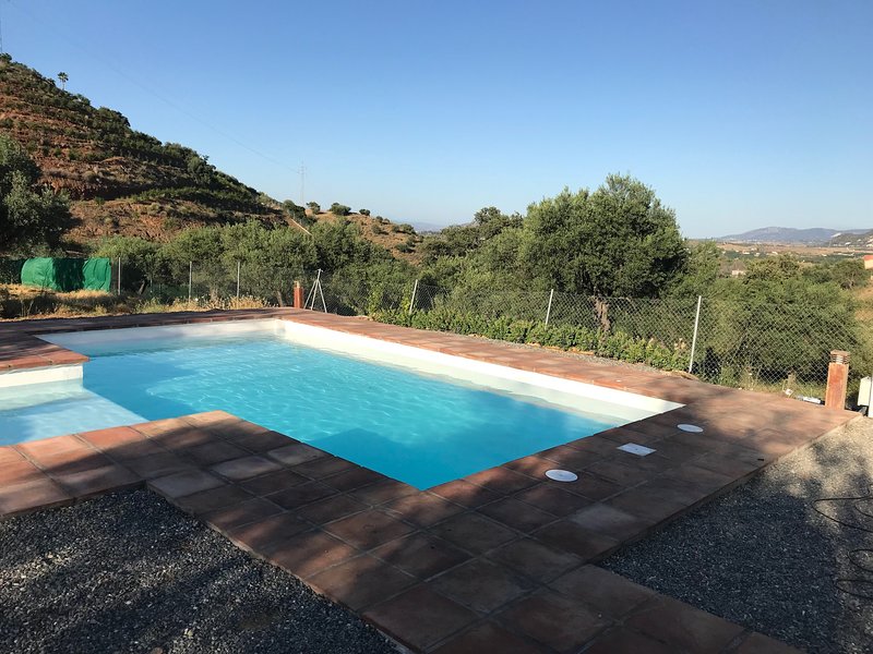 Holiday villas near Coin in Spain. Book self catering holiday villas around Coin, Andalusia