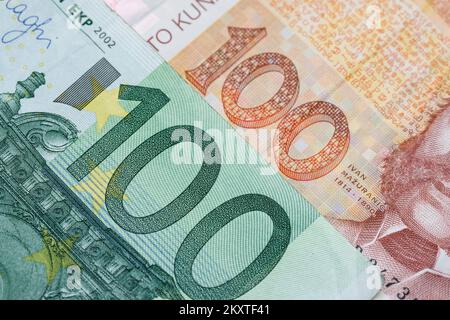 Convert HRK to EUR - Croatian Kuna to Euro currency converter