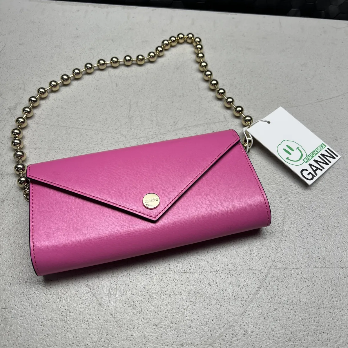 Saint Laurent Monogram Matelasse Envelope Chain Wallet Hot Pink – QUEEN MAY