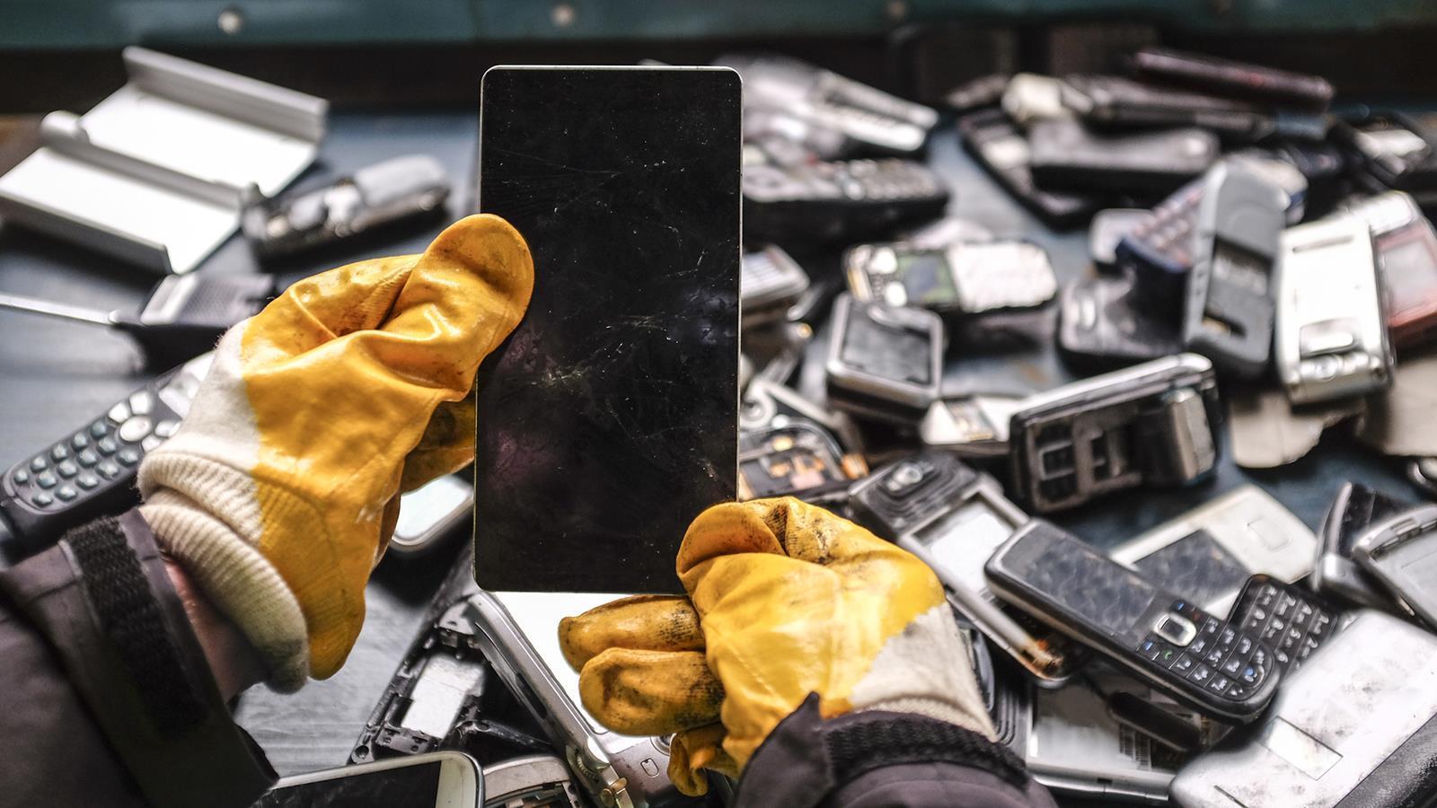 The Metals Inside Your iPhone Are More Precious Than You Thought: Here's Why - CNET