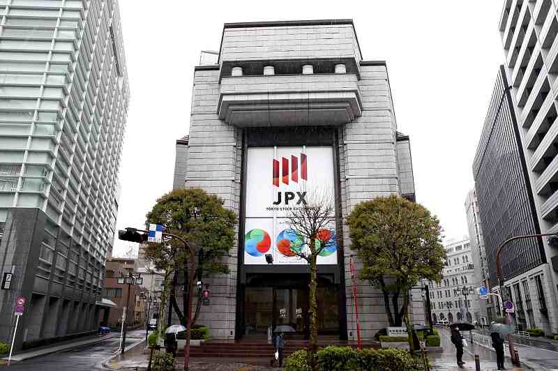 International investors fuel further growth in Japanese stock market | Reuters
